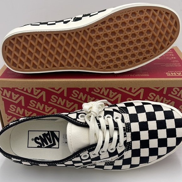Vans WMNS Authentic Lowpro Embroidered Check Black/M
VN000D041 KP
Sneakersrs - Picture 3 of 16